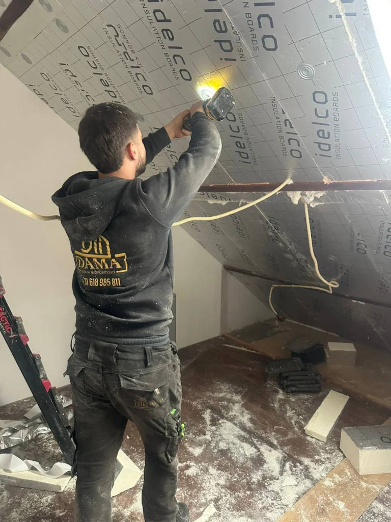 Hersteld pannendak op een woning in Terschuur